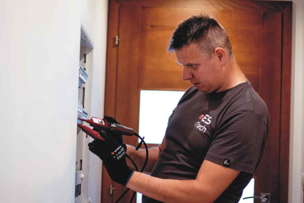 ESiTech Elektroinstallation Wien und Umgebung Wohnobjekt Wartung Reparatur Spannung Messung 002